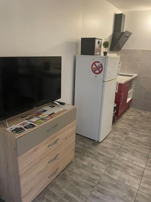 Superbe Appartement Terrasse Wifi Paroy-sur-Tholon Buitenkant foto